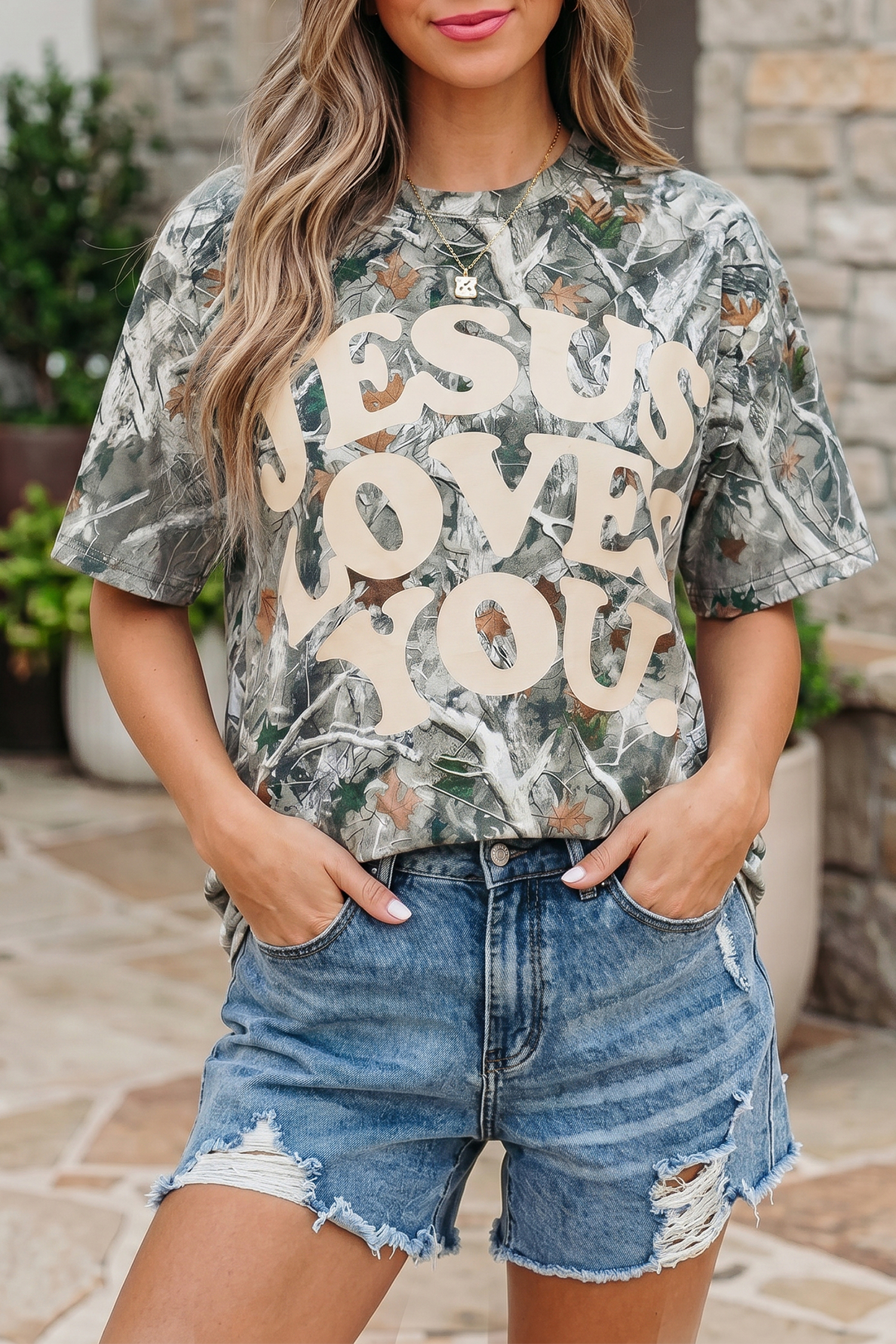Beige Camo Woodland LOVE LIKE JESUS Casual Tee - Imagen 2