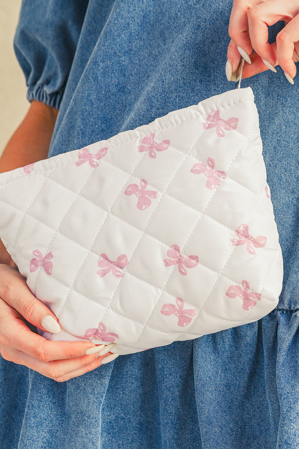 White Bow Knot Print Zipper Quilted Large Cosmetic Bag - Image 3