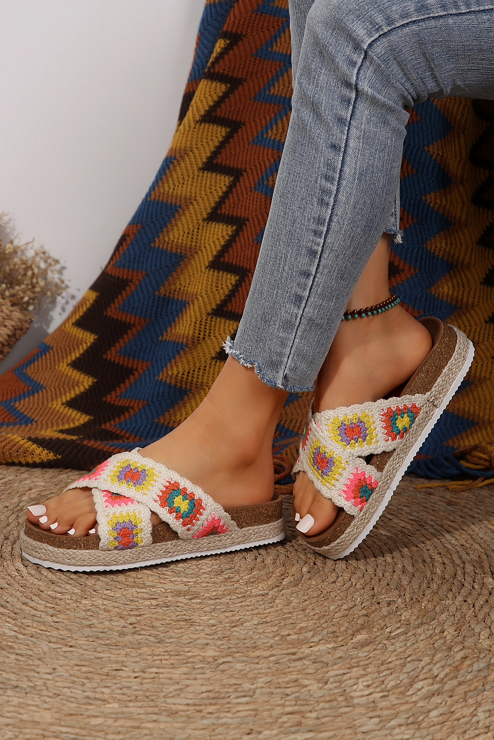 White Geometric Woven Crisscross Strap Platform Slippers - Imagen 4