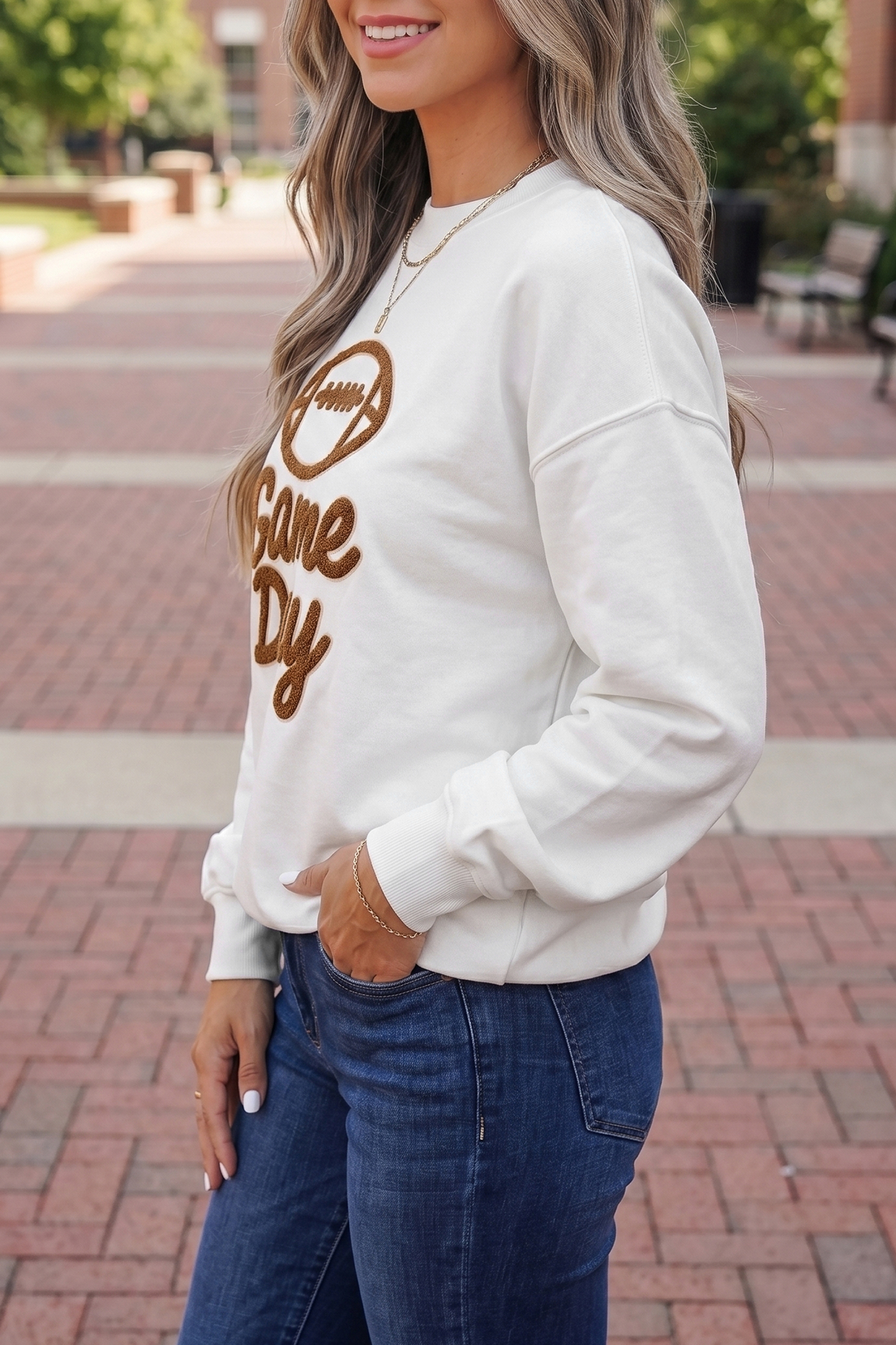 White Embroidered Slogan Game Day Rugby Pattern Crewneck Sweatshirt - Imagen 2