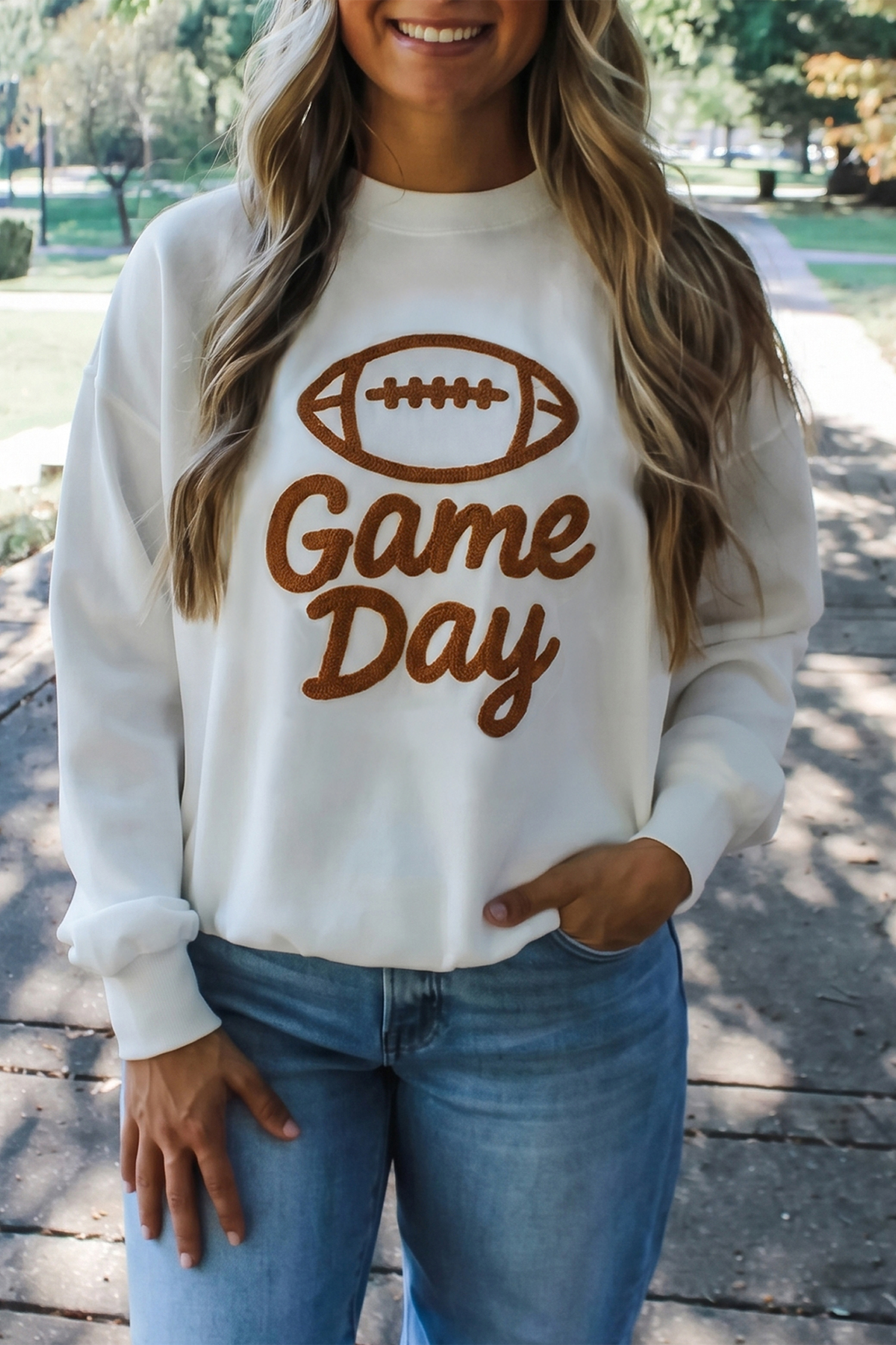 White Embroidered Slogan Game Day Rugby Pattern Crewneck Sweatshirt - Imagen 3